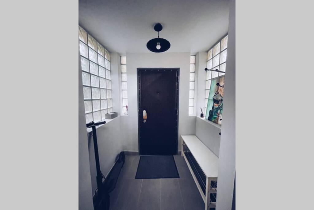 ☆Modern High Ceiling Apartment - Heart Of The City Oradea Exterior photo